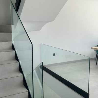 Barandilla de cristal para escalera interior moderna