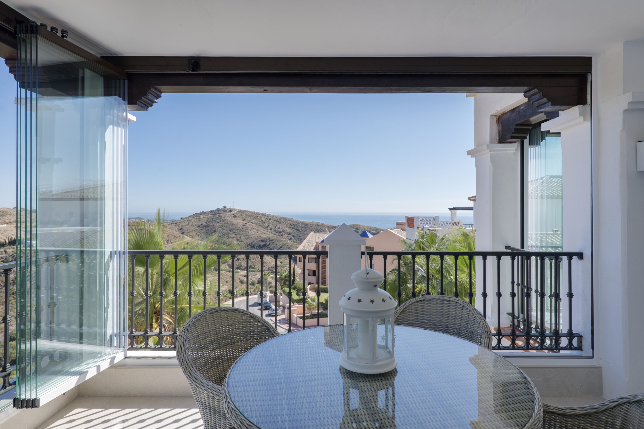 Cortina de cristal abatible